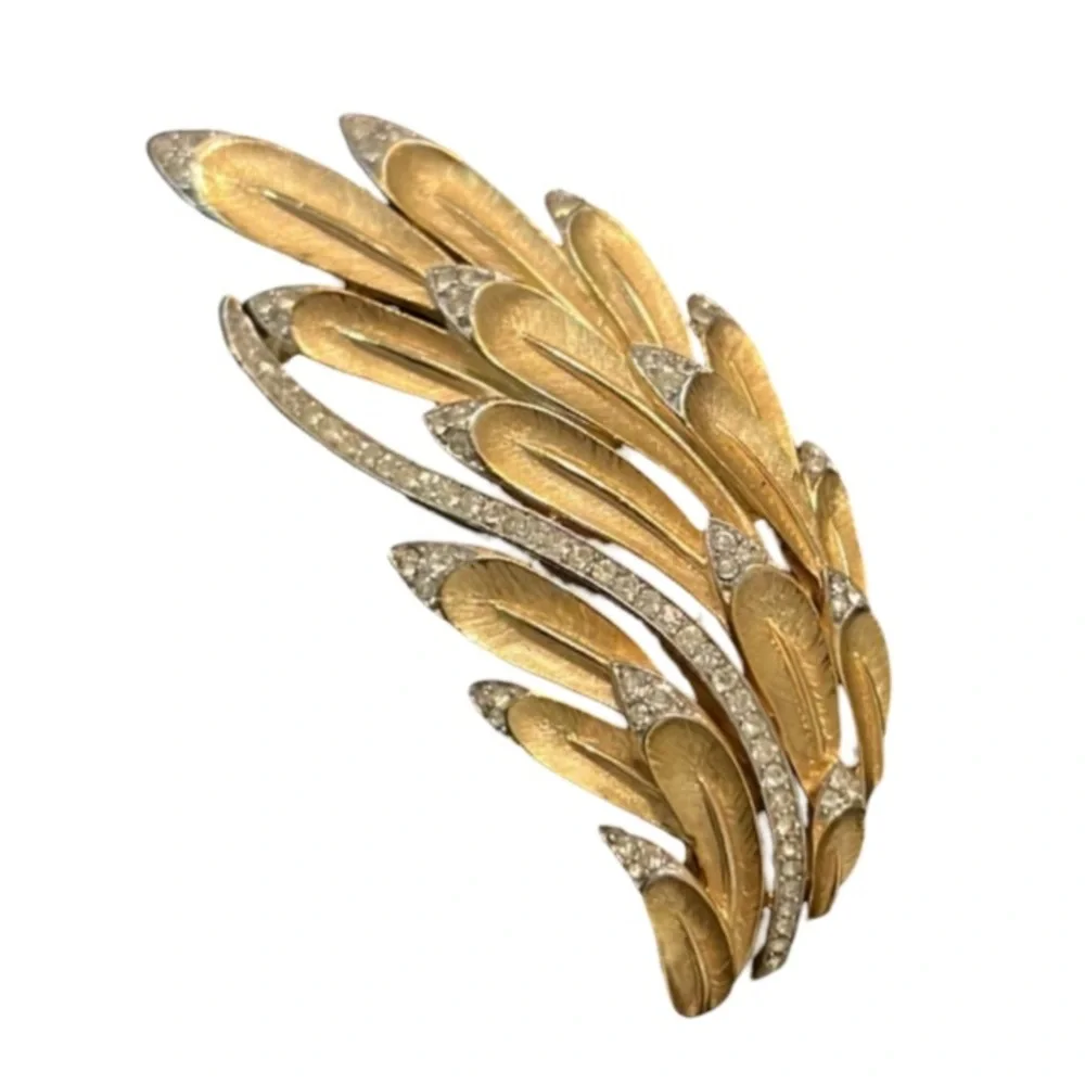 Vintage Whimical Trifari Gold Plated Crystal Angel Wings Brooch